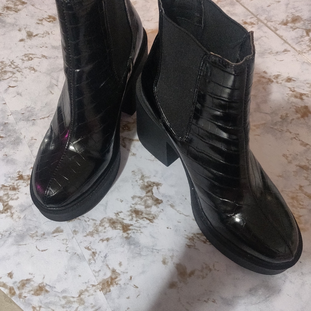 Boots - Picture 3 of 4